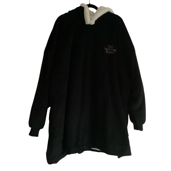 Port Authority Mountain Lodge Wearable Blanket OS Black Edit Avoid Fruits Repeat - Picture 1 of 11